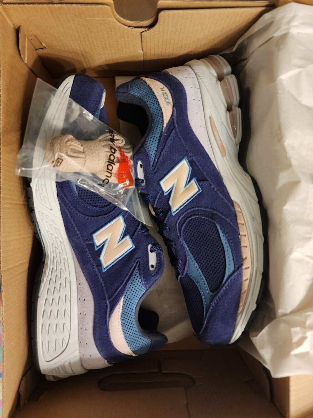 New Balance 2002r